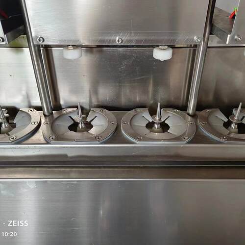 梨削皮去芯分瓣机 脆梨自动削皮捅芯分块机 梨子自动削皮捅核机