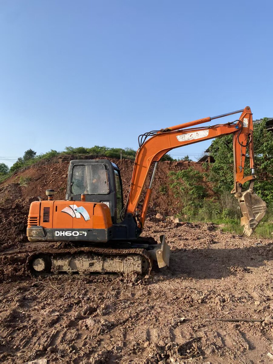 5月1日金华斗山55挖掘机网络拍卖公告