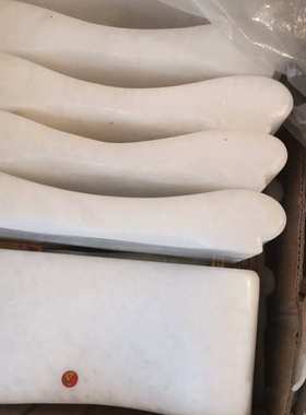 厂家批发天然石膏枕头雕刻摆件工艺礼品 硬枕石膏枕家用摆件