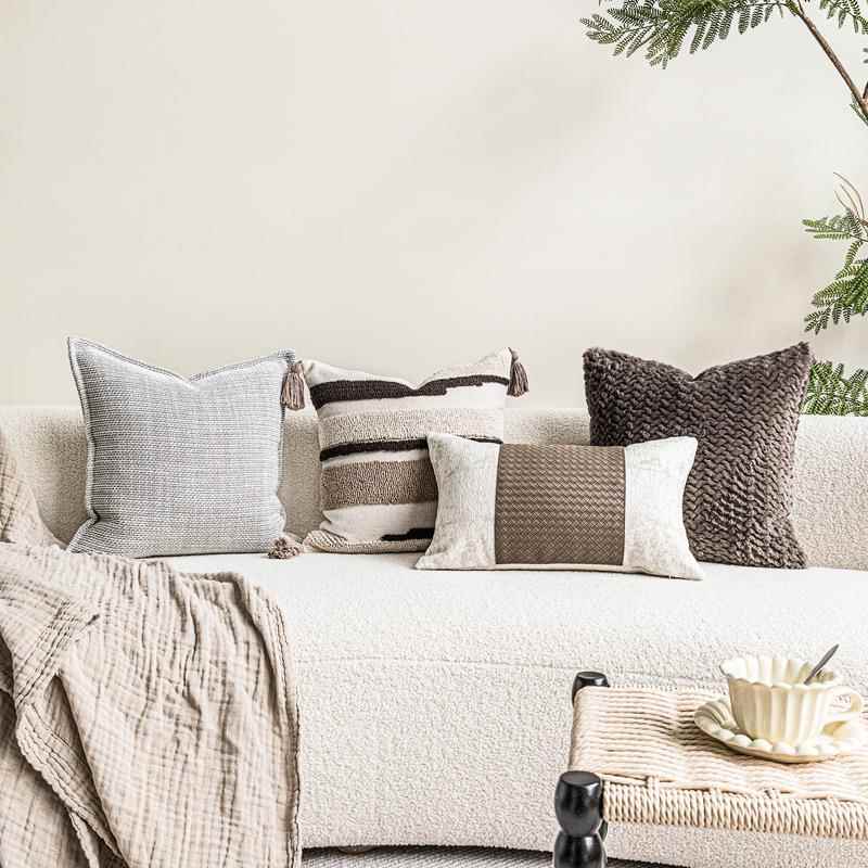 北欧风秋冬米咖色抱枕沙发客厅腰枕床上靠枕簇绒流苏靠垫民宿软装