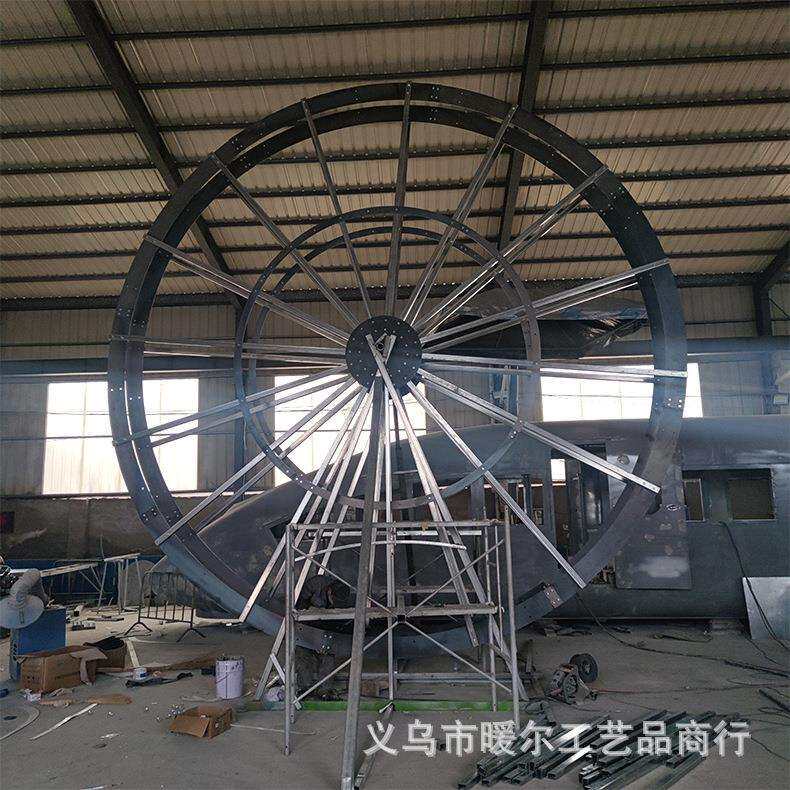 大型铁艺景观水车旋转水艺景观风车暖尔美陈钢结构电动景观摆件