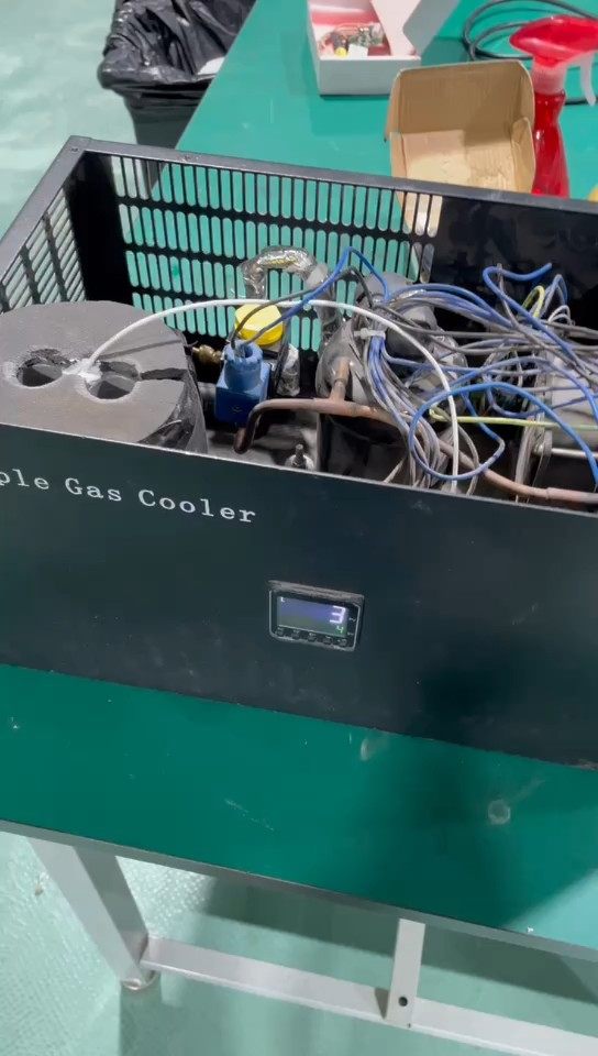 维修冷凝器一台，更换截止阀，添加制冷机，长时间测试无问题，你