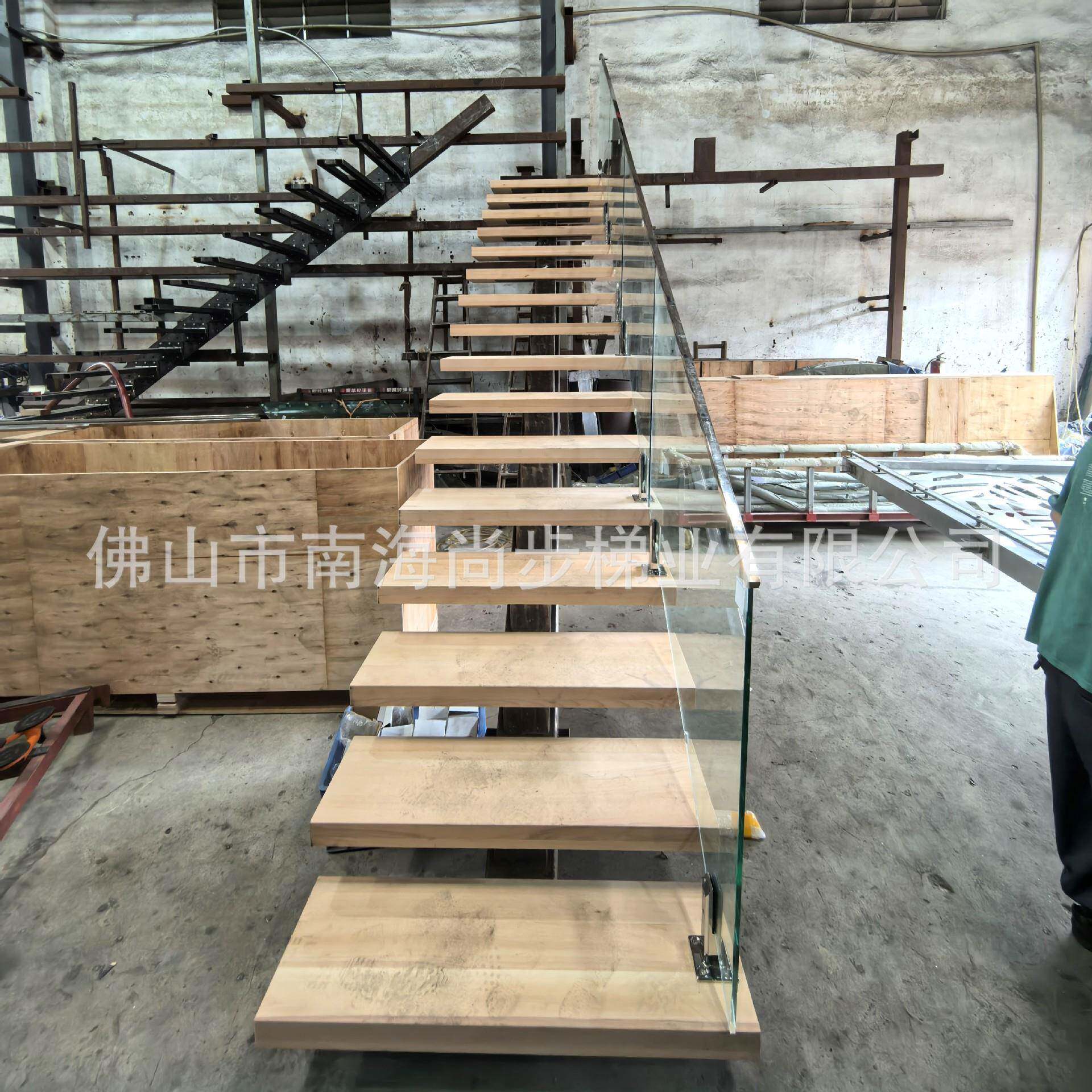 网红简约楼梯家用整体楼梯室内不锈钢304落地夹玻璃护栏直梁梯