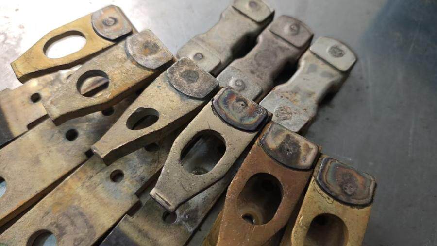 4月18日北京【京械5484】单位淘汰报废处置银触点9个（具体以实物为准，非专业人士谨慎竞拍）网络拍卖公告