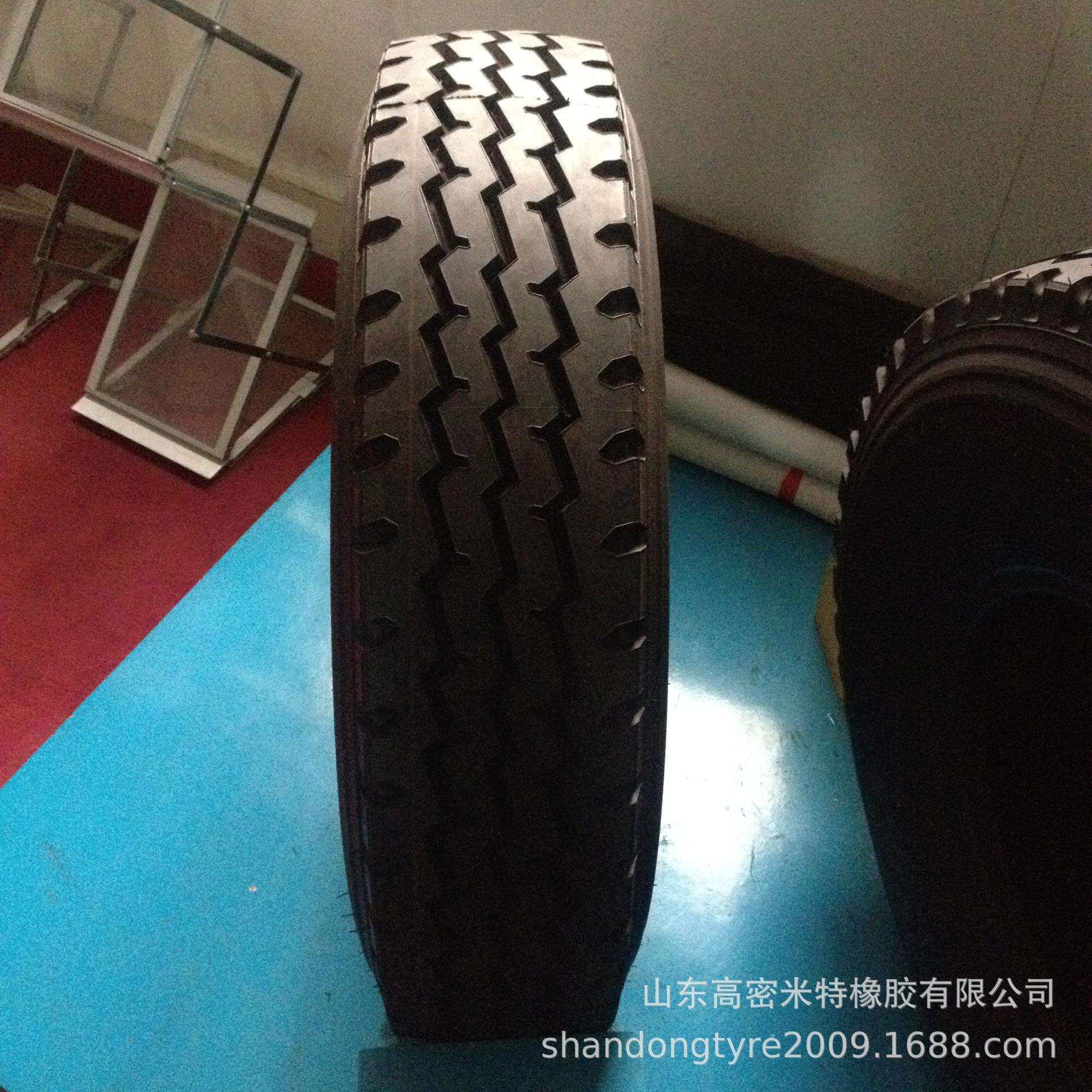 出口真空钢丝轮胎315/80R22.5三线花纹卡车货车子午线轮胎现货