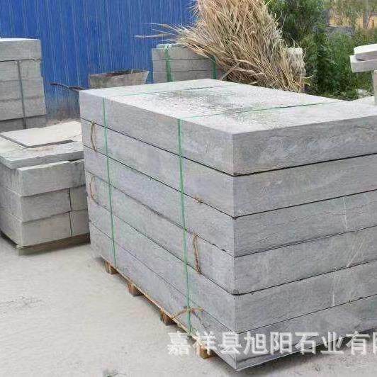 花岗岩芝麻灰路缘石 厂家直供道路工程铺路石 山东大理石路沿石厂图片