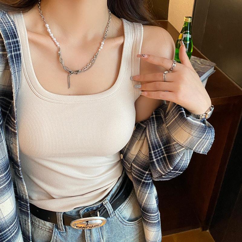白色方领吊带背心女夏新款外穿宽肩带胸垫一体遮副乳内搭打底上衣