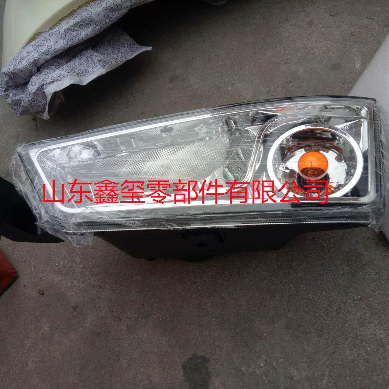 汕德卡C7H牵引车大灯 雾灯 副杠 厂家直销整车WG971972