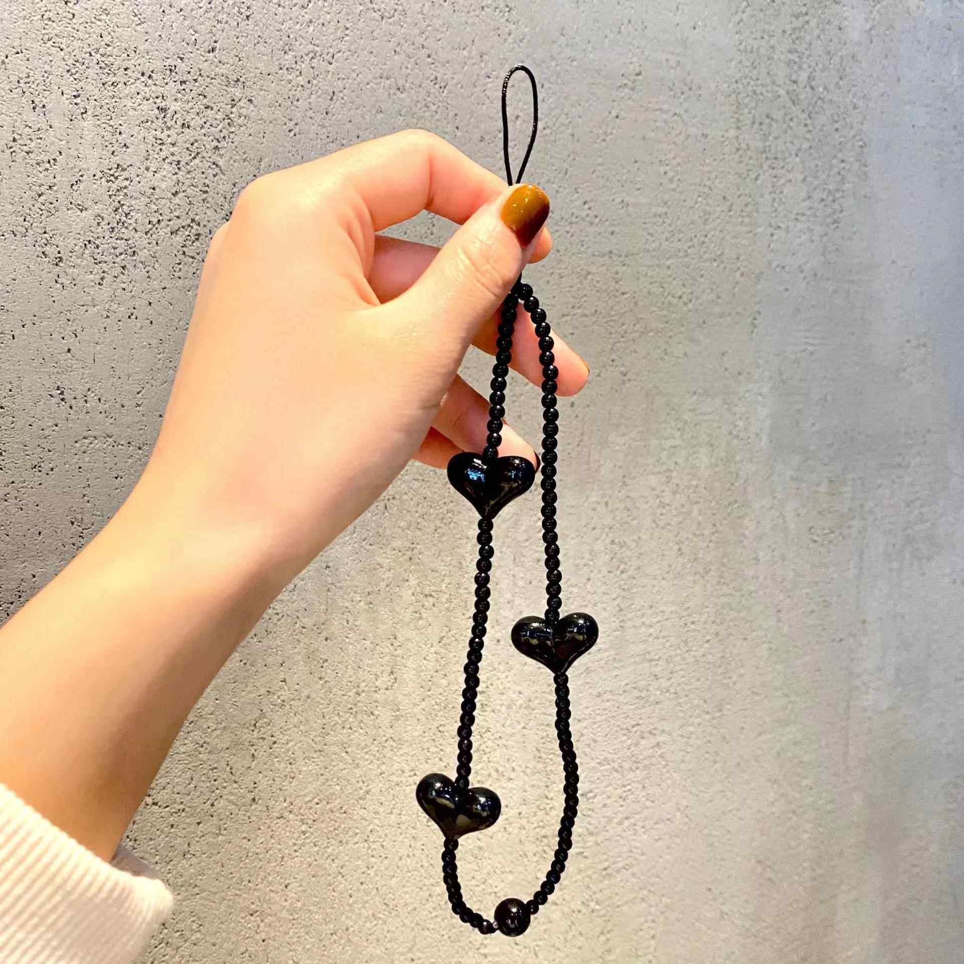 韩国朴彩英rose肉肉同款黑色桃心手机链琉璃米珠串珠挂链挂绳挂饰