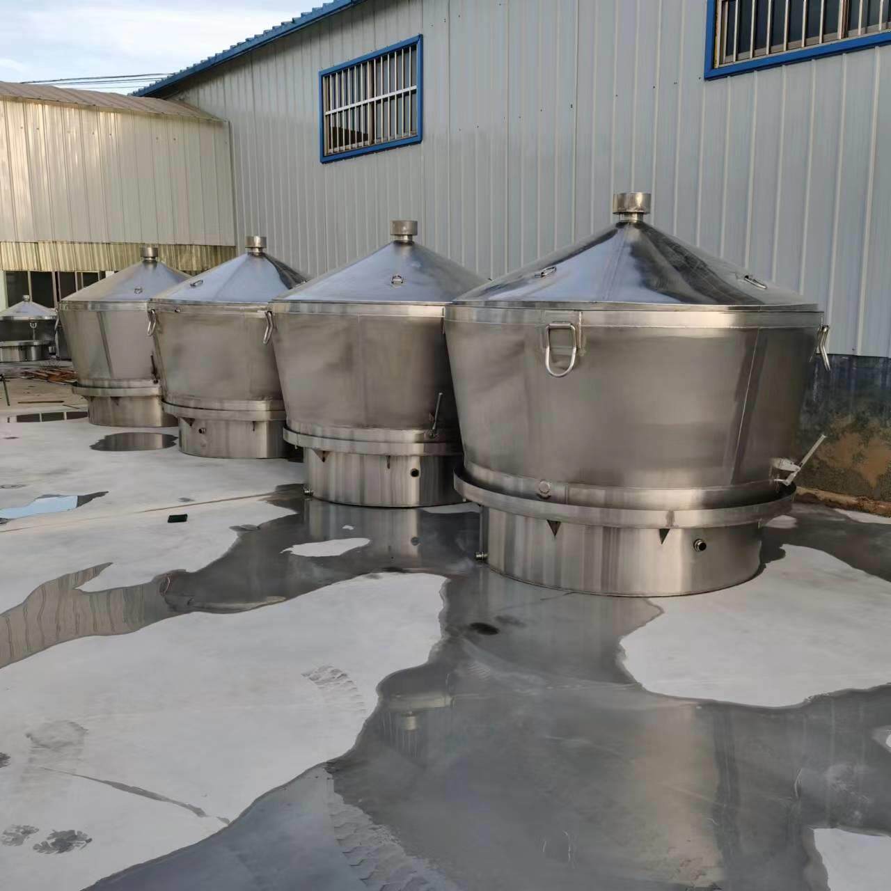 厂家特价500斤酿酒设备一体式双层保温蒸馏器小作坊酿酒配套