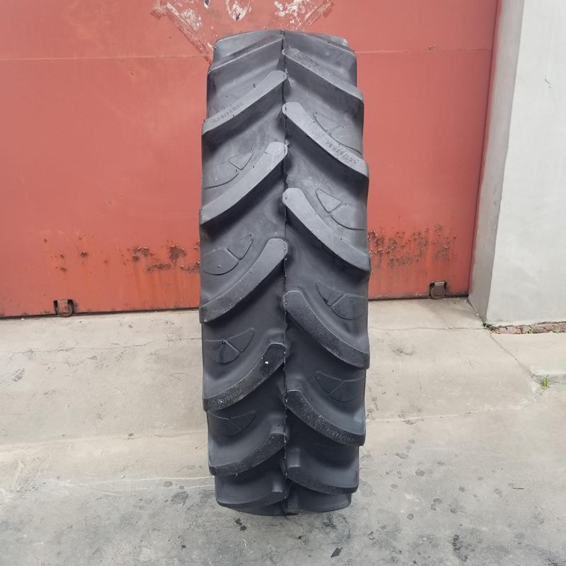 拖拉机轮胎520 460/85R42 34 420/85R30 34 38农业子午线人字轮胎