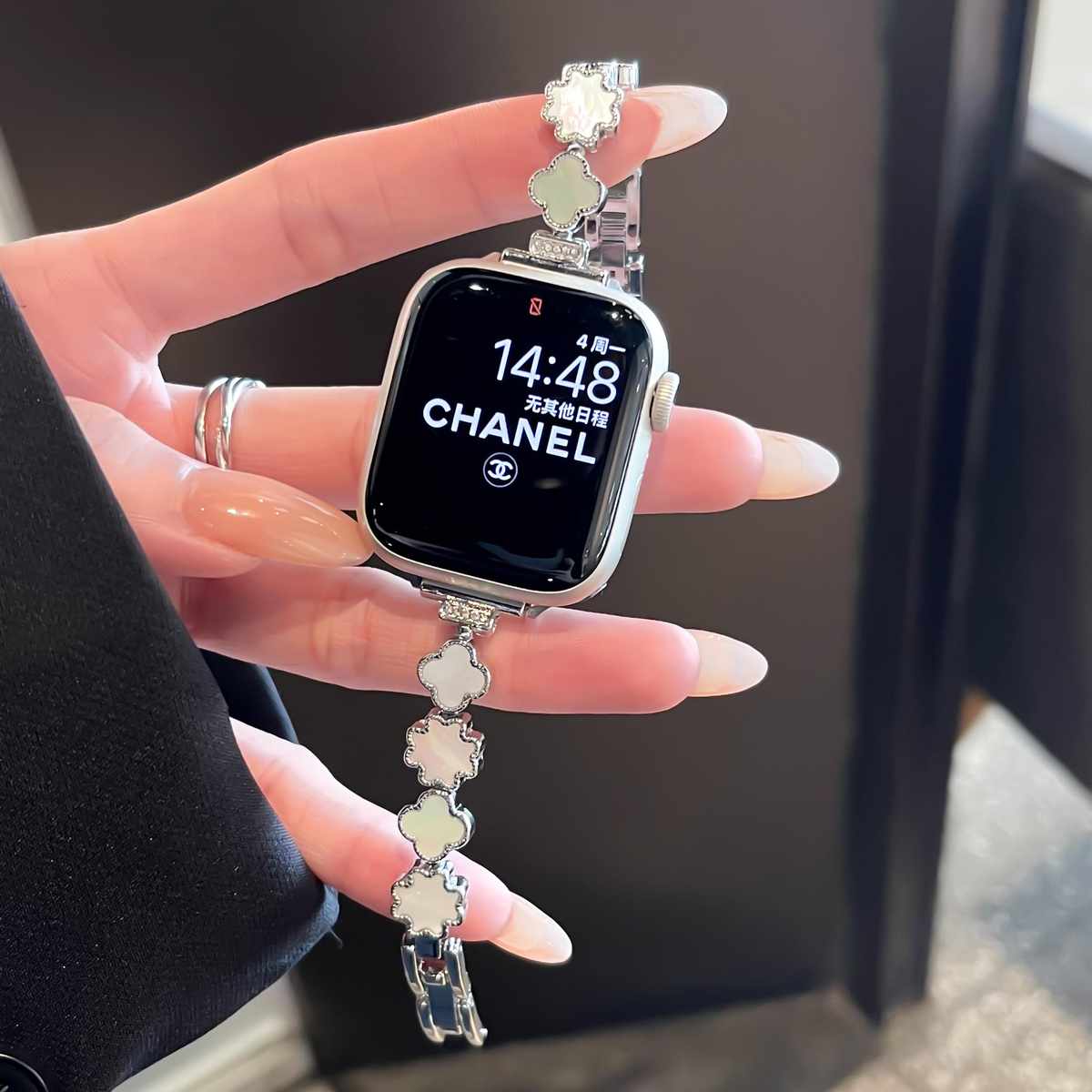 适用iwatch8表带s8小香风苹果手表S9四叶草贝母applewatch7表带