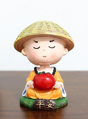 摇头小和尚摆件汽车内饰卡通可爱创意个性草帽沙弥中控台车载装饰