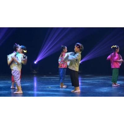 高档元旦儿具童演出服你哪里走哪我跟斗笠少里儿道怀旧舞蹈舞台衣