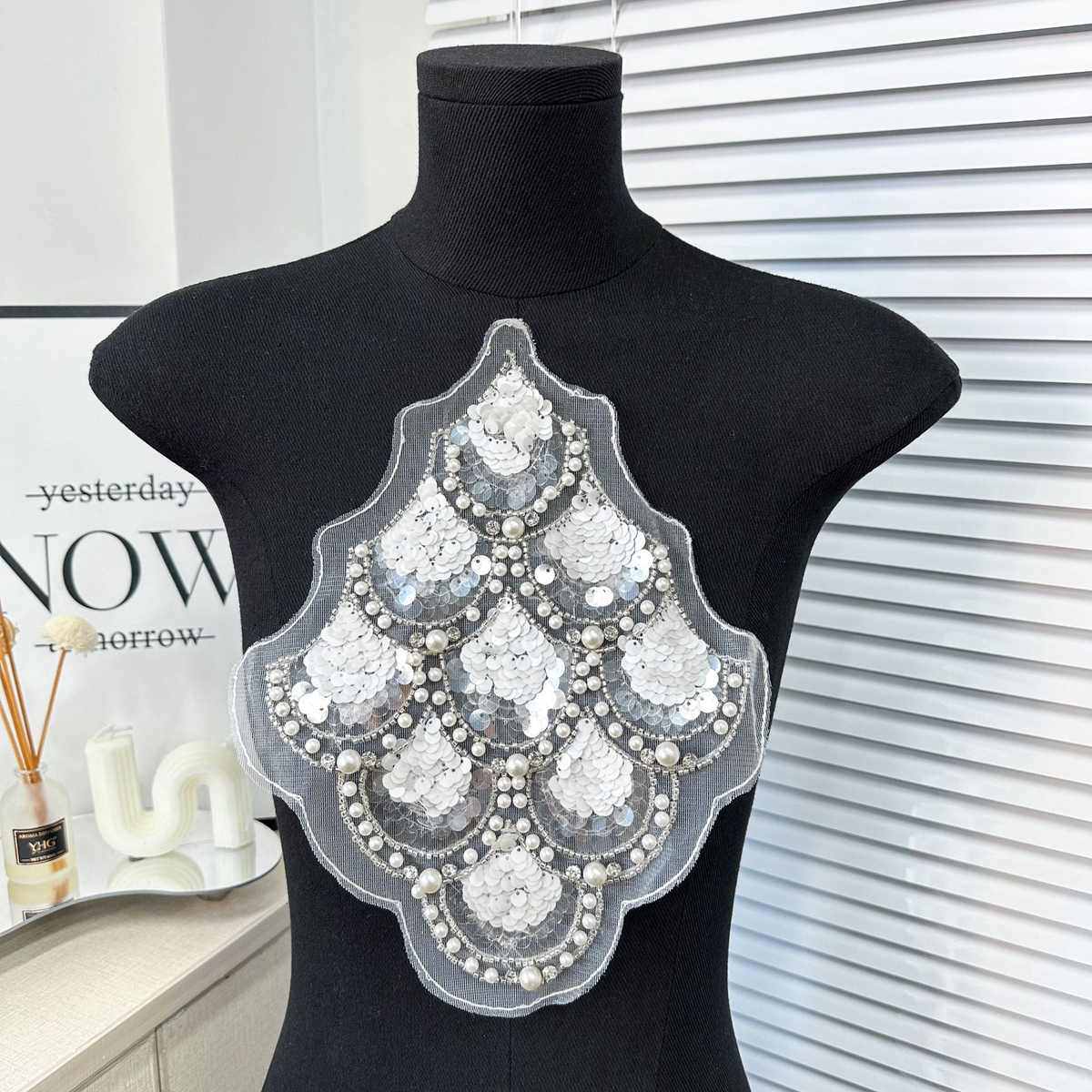 手工刺绣重工钉珠白色水滴状领花亮片贴花礼服婚纱连衣裙装饰门襟,居家布艺,布贴,淘宝优惠券,粉丝福利购,淘宝优惠卷