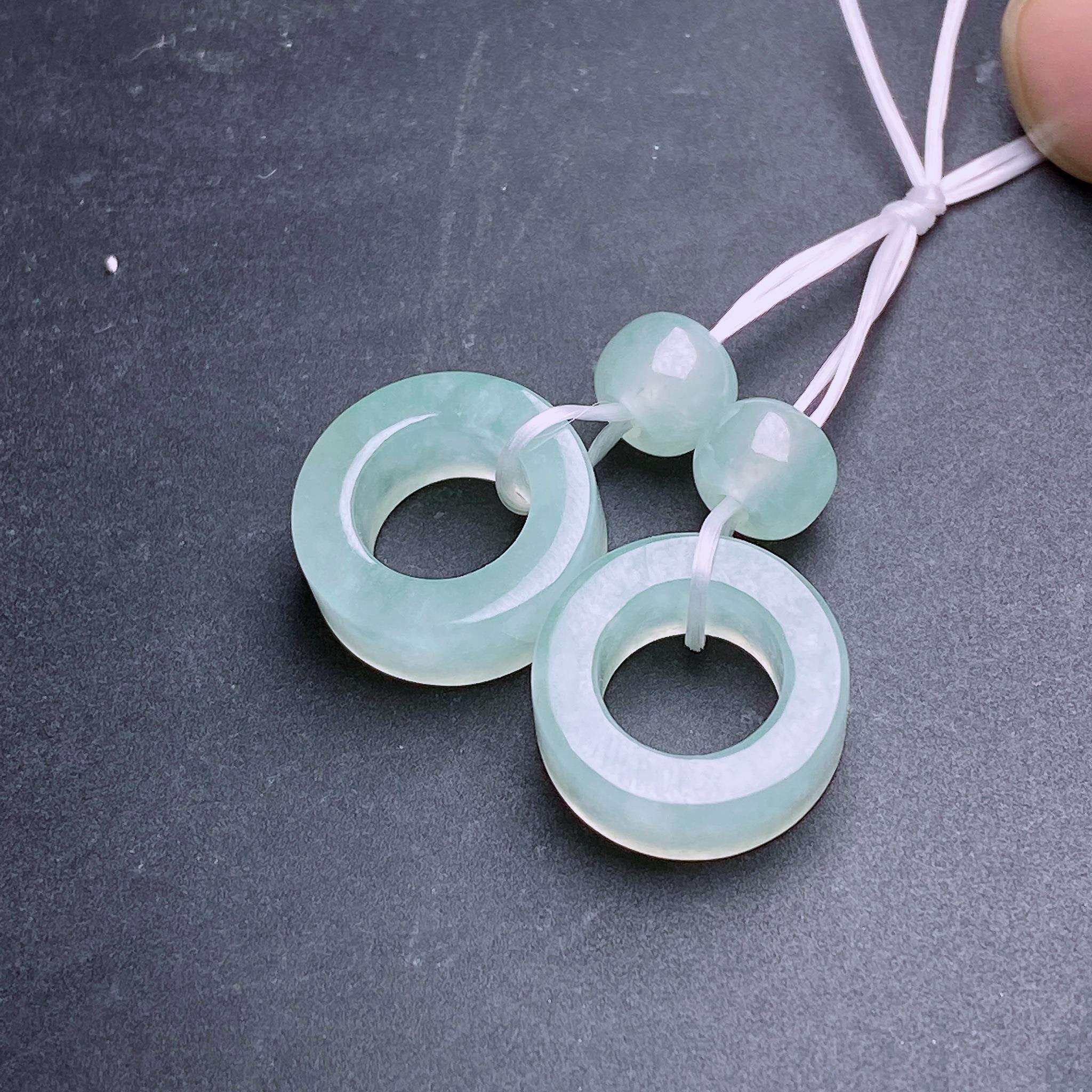 缅甸天然翡翠a货冰种甜甜圈耳坠一对镶嵌rxf,尺寸:14-5.3mm