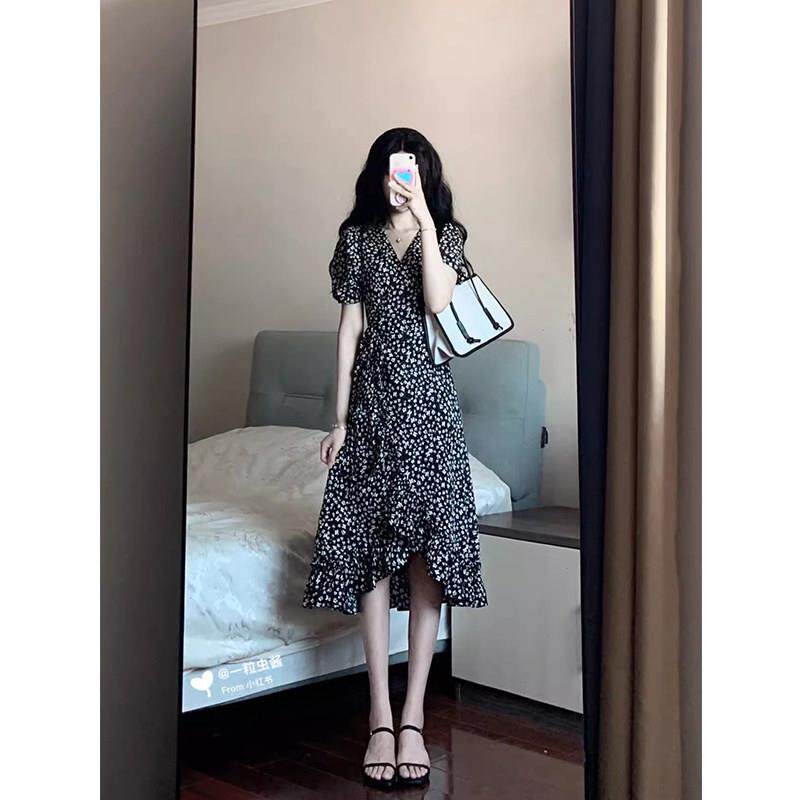 欧洲站2025新款法式赫本风V领气质长裙子收腰显瘦碎花洋装女夏