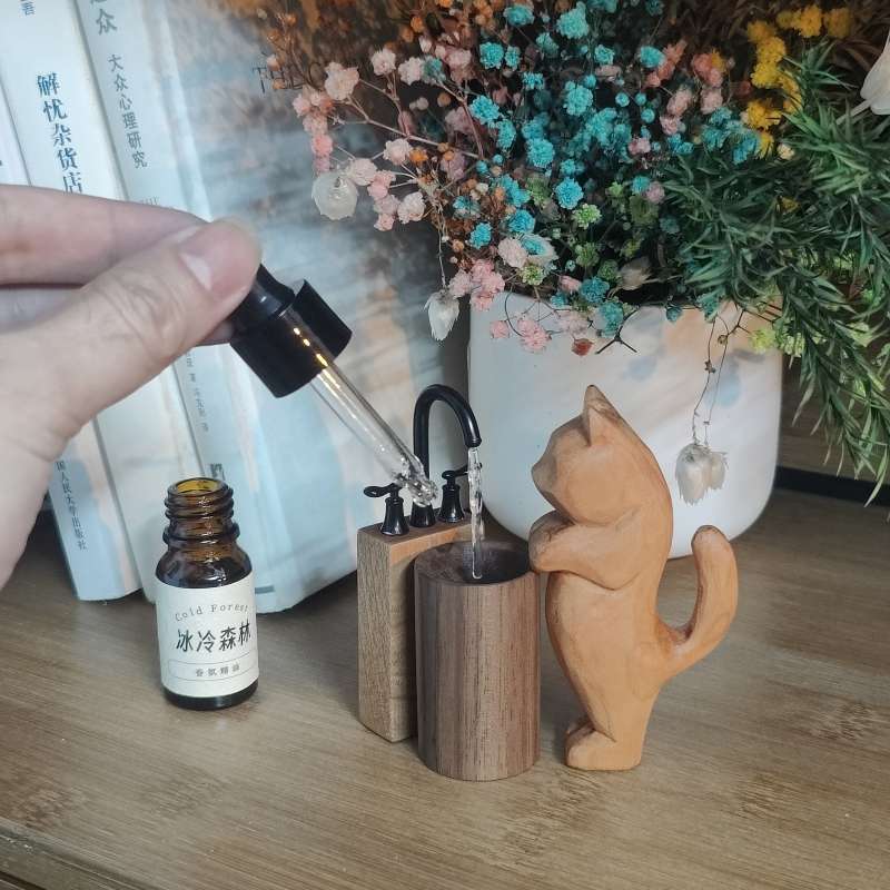 小猫喝水木制摆件车载香氛精油木质扩香木器室内工位桌面创意礼品