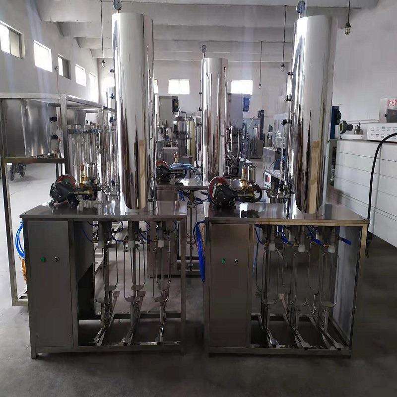 小型果味果汁碳酸酒饮料TFK合机生产设备灌机带装混气苏打加气灌