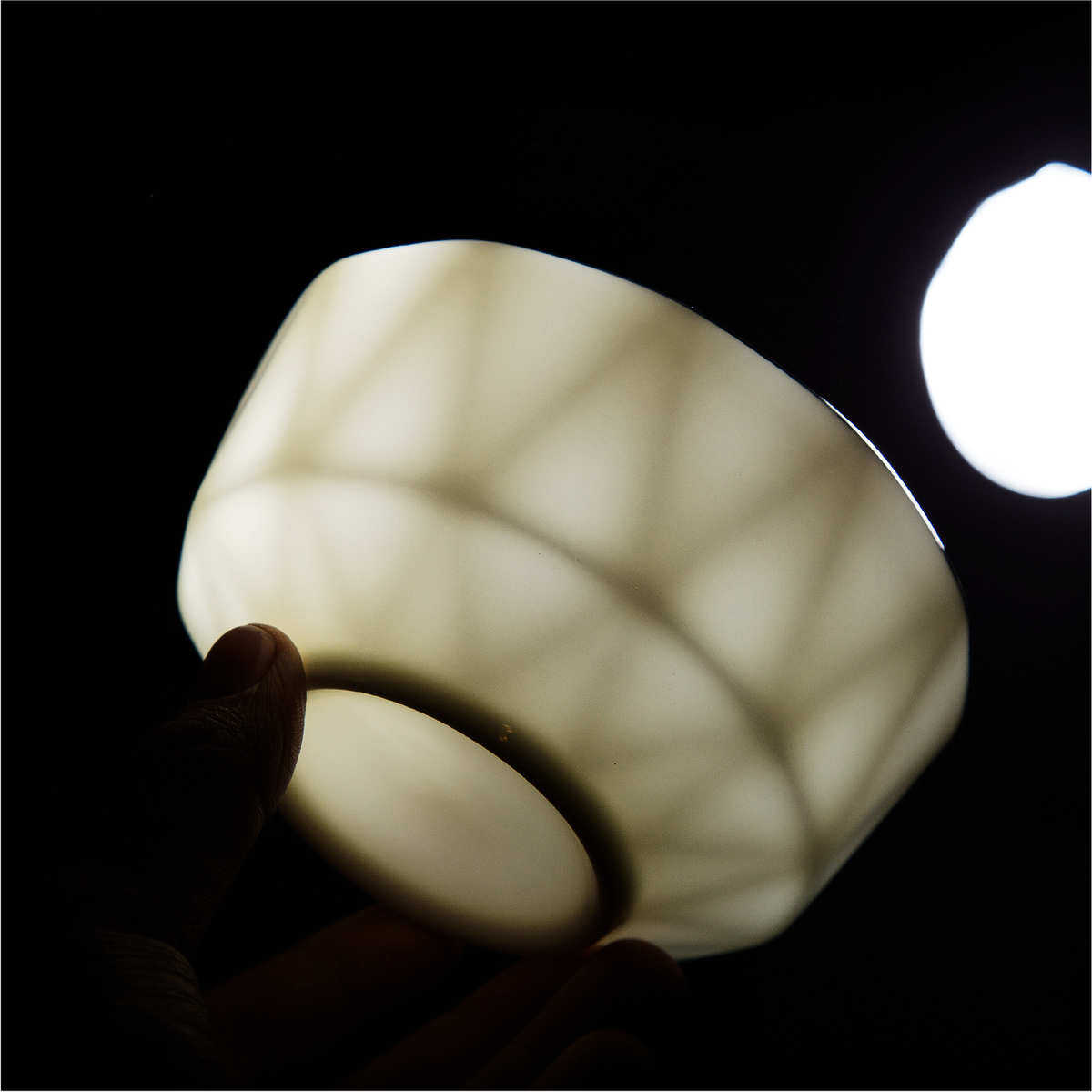 景德镇骨瓷餐具套装家用碗盘子组合轻奢简约乔迁陶瓷餐具套组