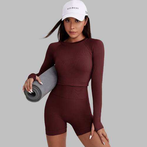 Knitted yoga suit set with long sleeves and three quarter
