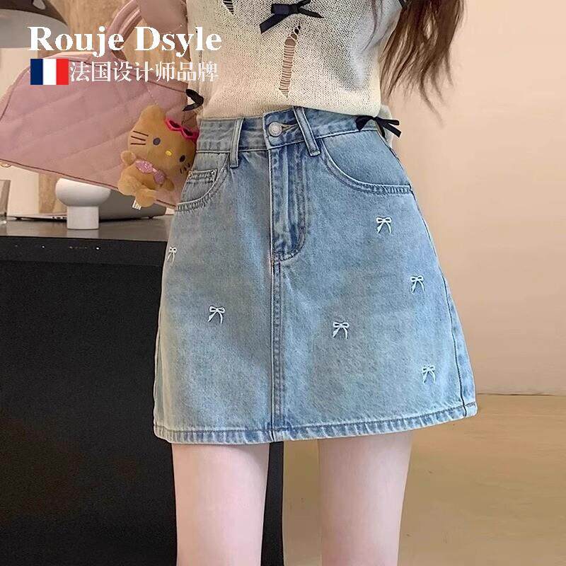 法国Rouje Dsyle大码浅蓝色牛仔短裙女夏季高腰刺绣设计a字半身裙