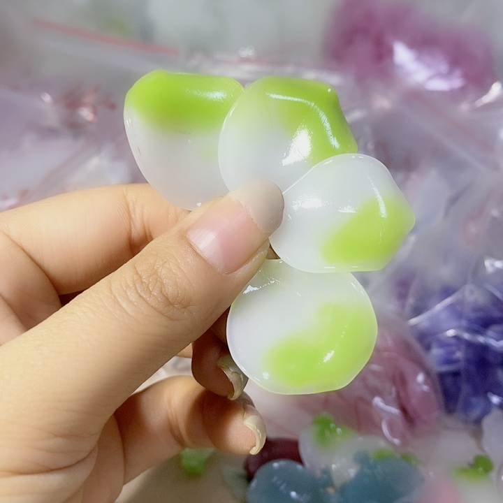 老料器花瓣发簪材料白绿玫瑰新出炉10片Q-69