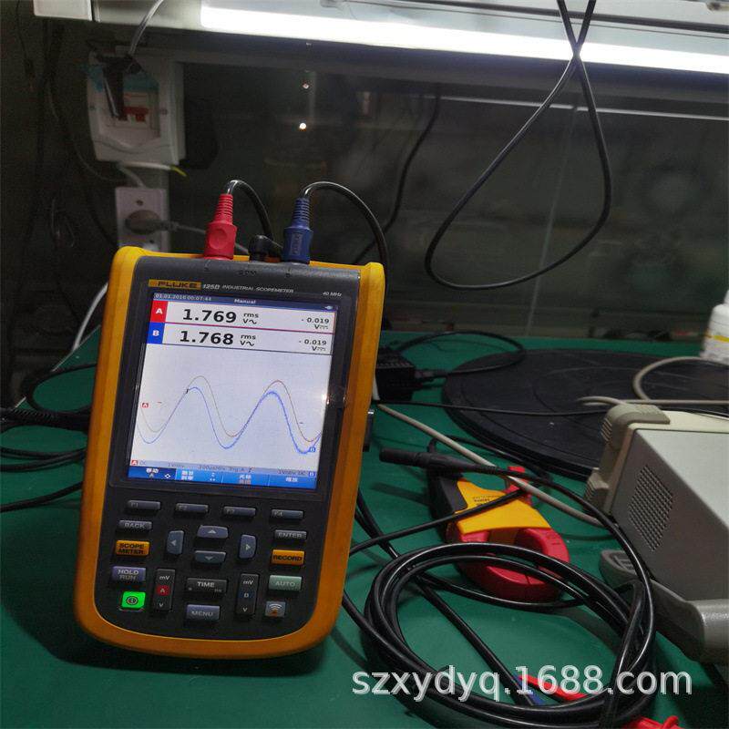 FLUKE-125B 双输入数字示波表和万用表 手持示波表 回收二手仪器