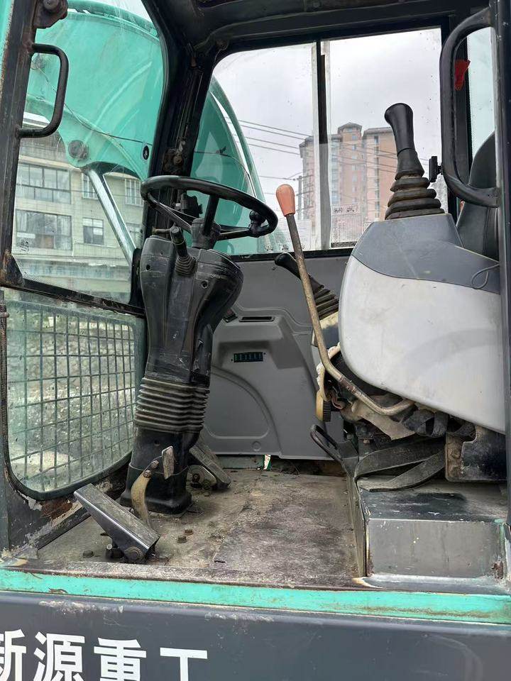 1月16日泉州工程机械设备挖掘机新源75-8轮挖一辆带破碎锤一个网络拍卖公告