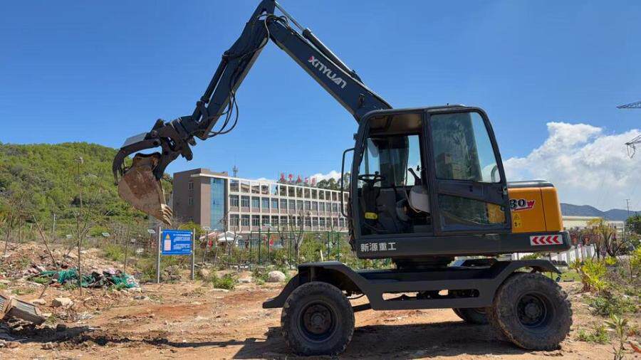 4月5日泉州新源75轮挖｛带夹木器带挖斗｝网络拍卖公告