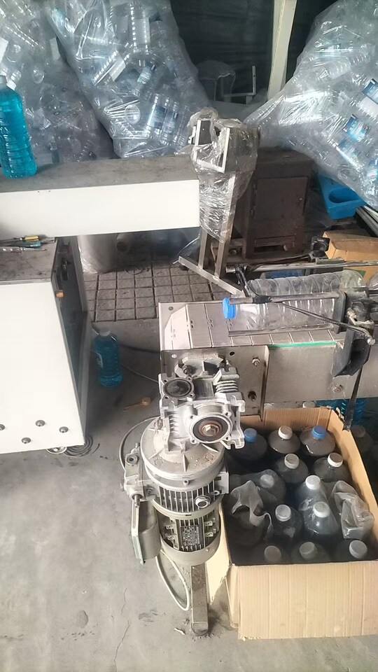 3月24日青岛搅拌罐灌装机旋盖机裁膜机热缩包机等日化生产线全套设备及附件网络拍卖公告