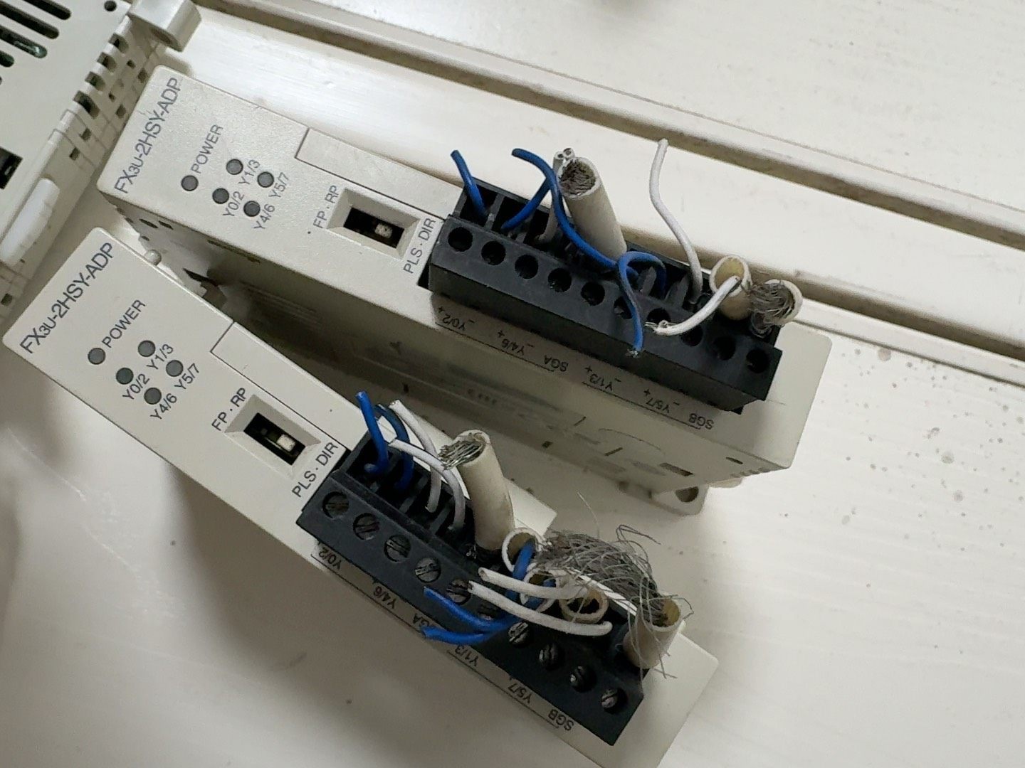 三菱Fx3u-2HSY-ADP原装拆机实物图片功能包好