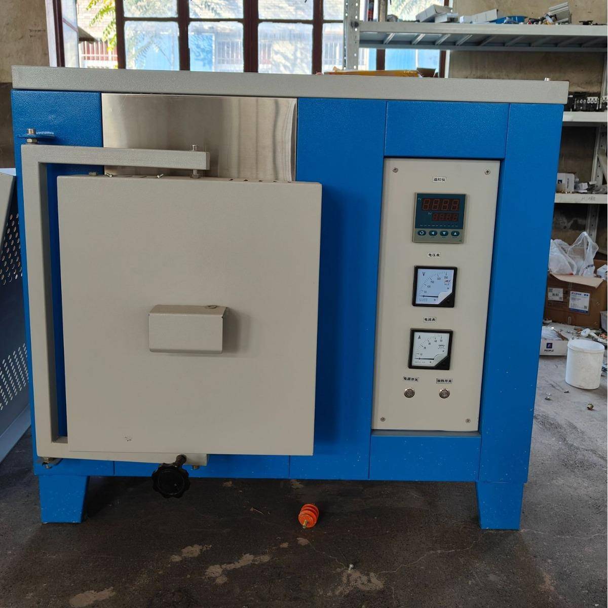 高温箱式炉实验室使用智能温控系统控温精准