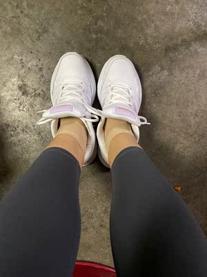 阿迪达斯官网女鞋2020夏季新款运动鞋透气鞋子轻便跑步鞋EG8367怎么样？不吹不黑讲一讲性价比