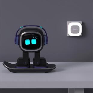本黑科技电动 充电桩版 EMOPET EMO智能机器人情感电子桌面玩具