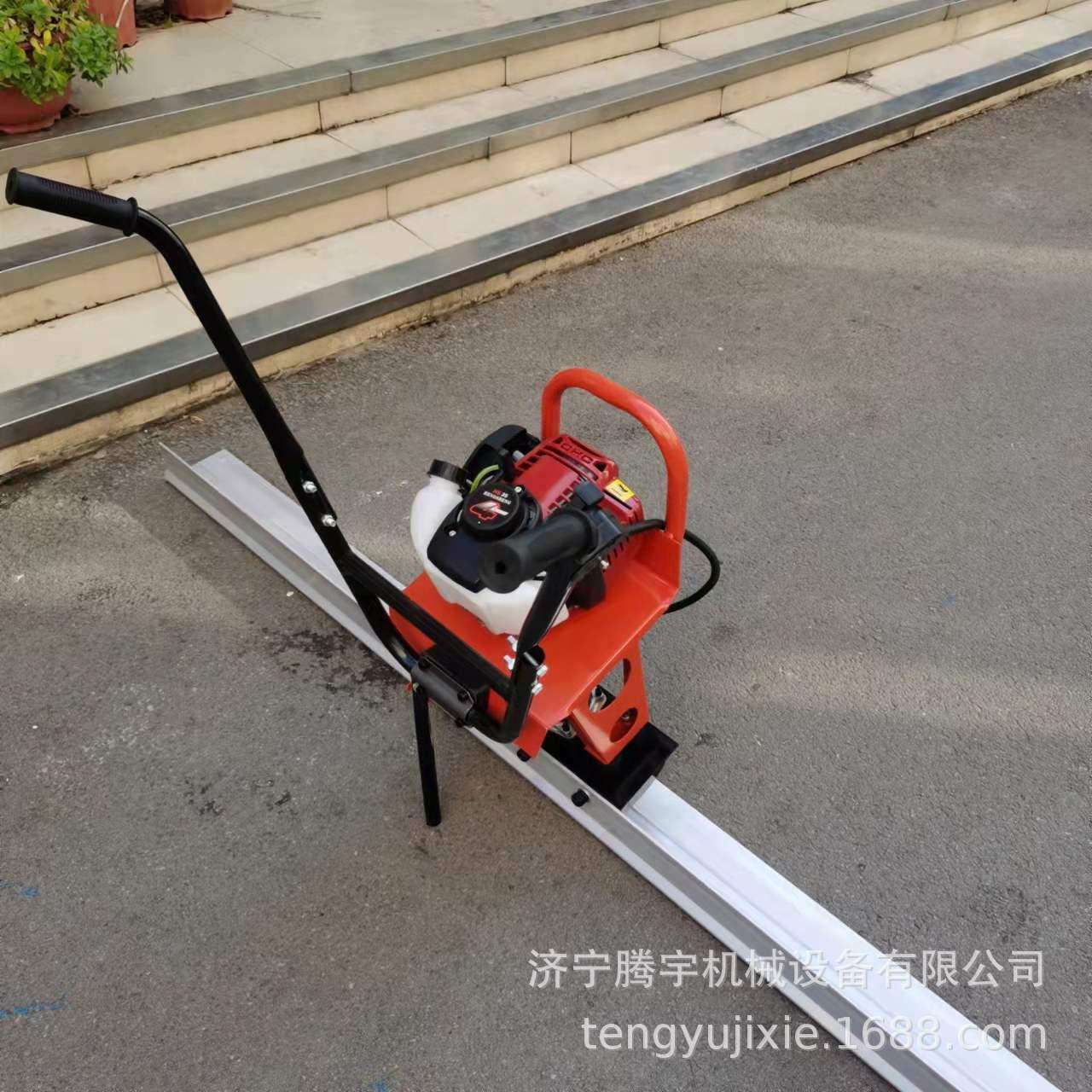 电动刮平尺手扶汽油震动尺 混凝土路面乡间小路振动刮平机