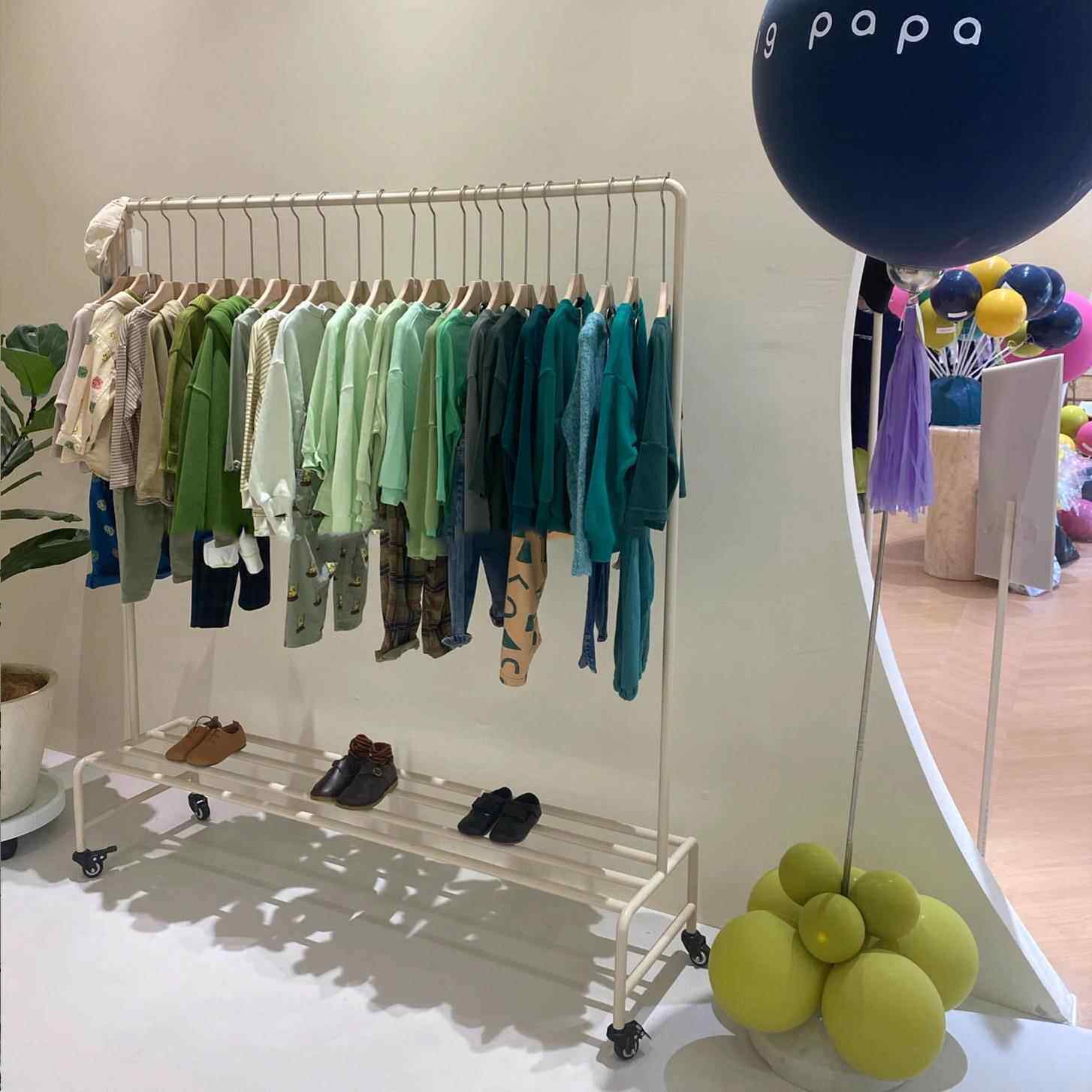 奶白女装服装店展示架陈列架中岛落地式挂衣架童装带轮可移动货架