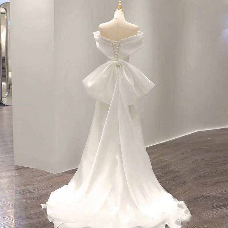 法式轻婚纱礼服2025新款复古鱼尾裙宴会气质缎面主婚纱白色小拖尾