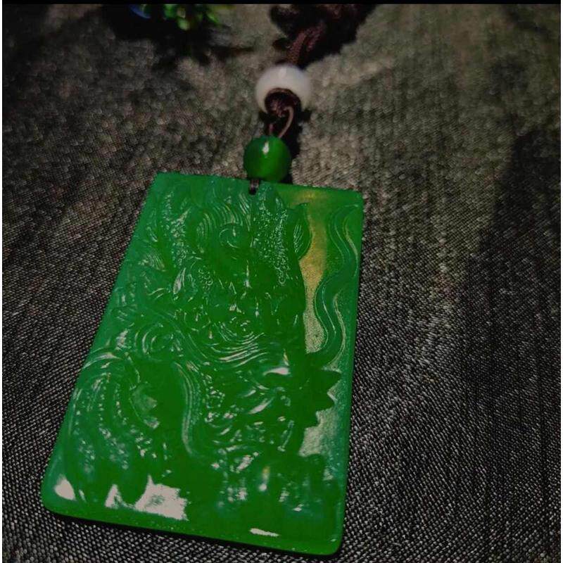 批发高冰绿玉髓龙牌精工雕刻绿玛瑙玉石龙牌子玉石龙头牌挂坠饰品