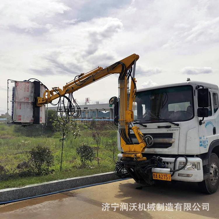 济宁润沃 城市护栏清洗机 隧道清洗车 高速公路中间栏杆清洗设备