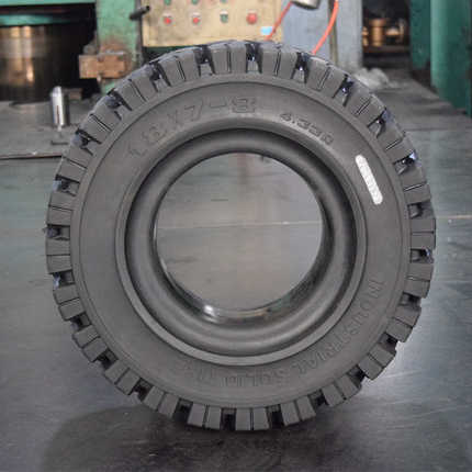 叉车实心轮胎18x7-8叉车轮胎18*7-8/455/445厂家直供叉车实心胎