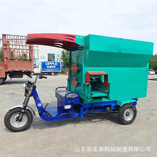 电动撒料车养殖用饲草投料车牛羊粪抛洒三轮车新圣泰现货供应
