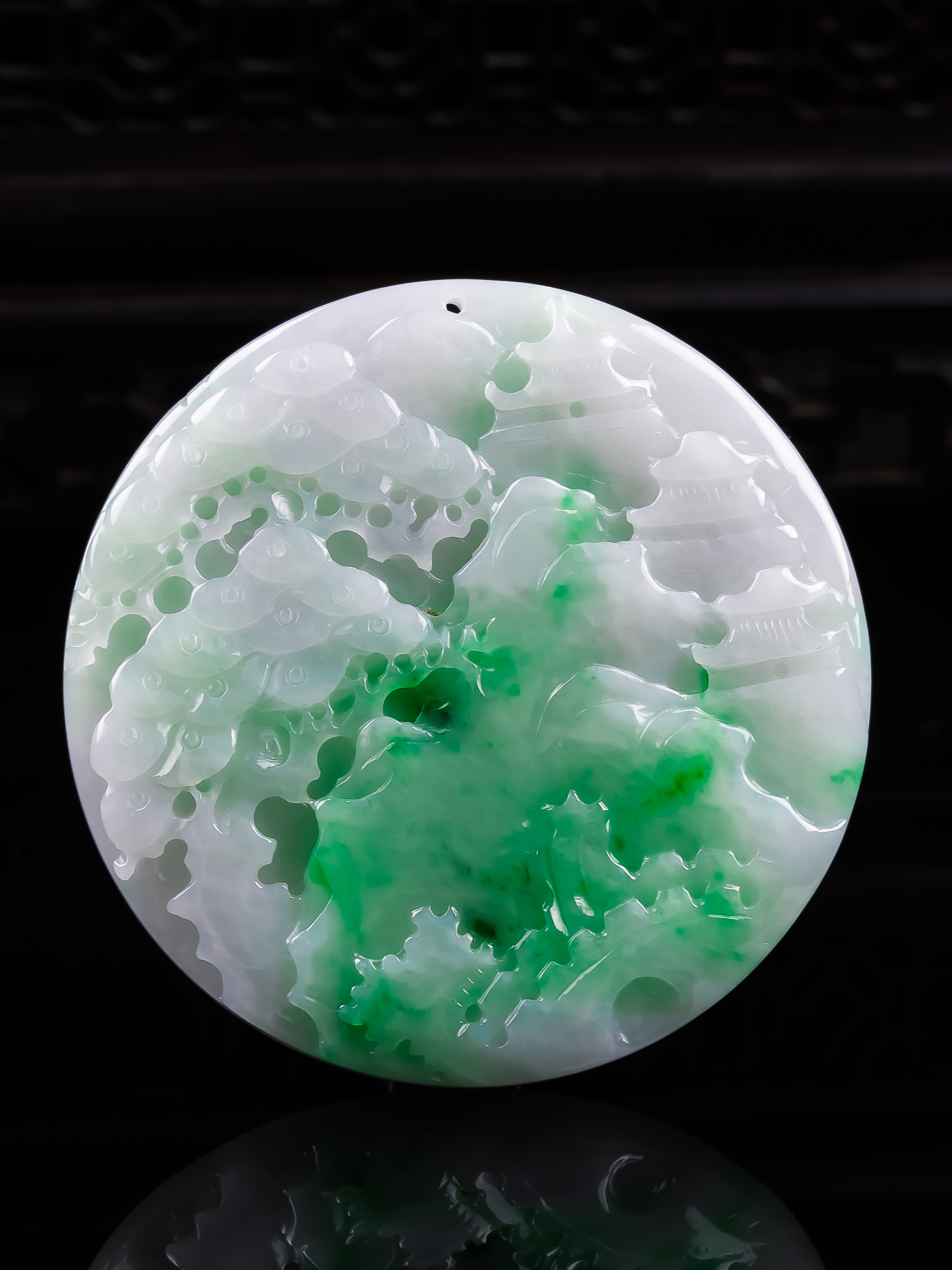 天然真品翡翠正品 水润细腻冰飘绿飘色精雕山水意境牌吊坠35.08g