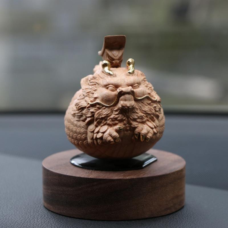 太阳能自动旋转创意汽车摆件黄杨木雕十二生肖小龙王车载招财饰品
