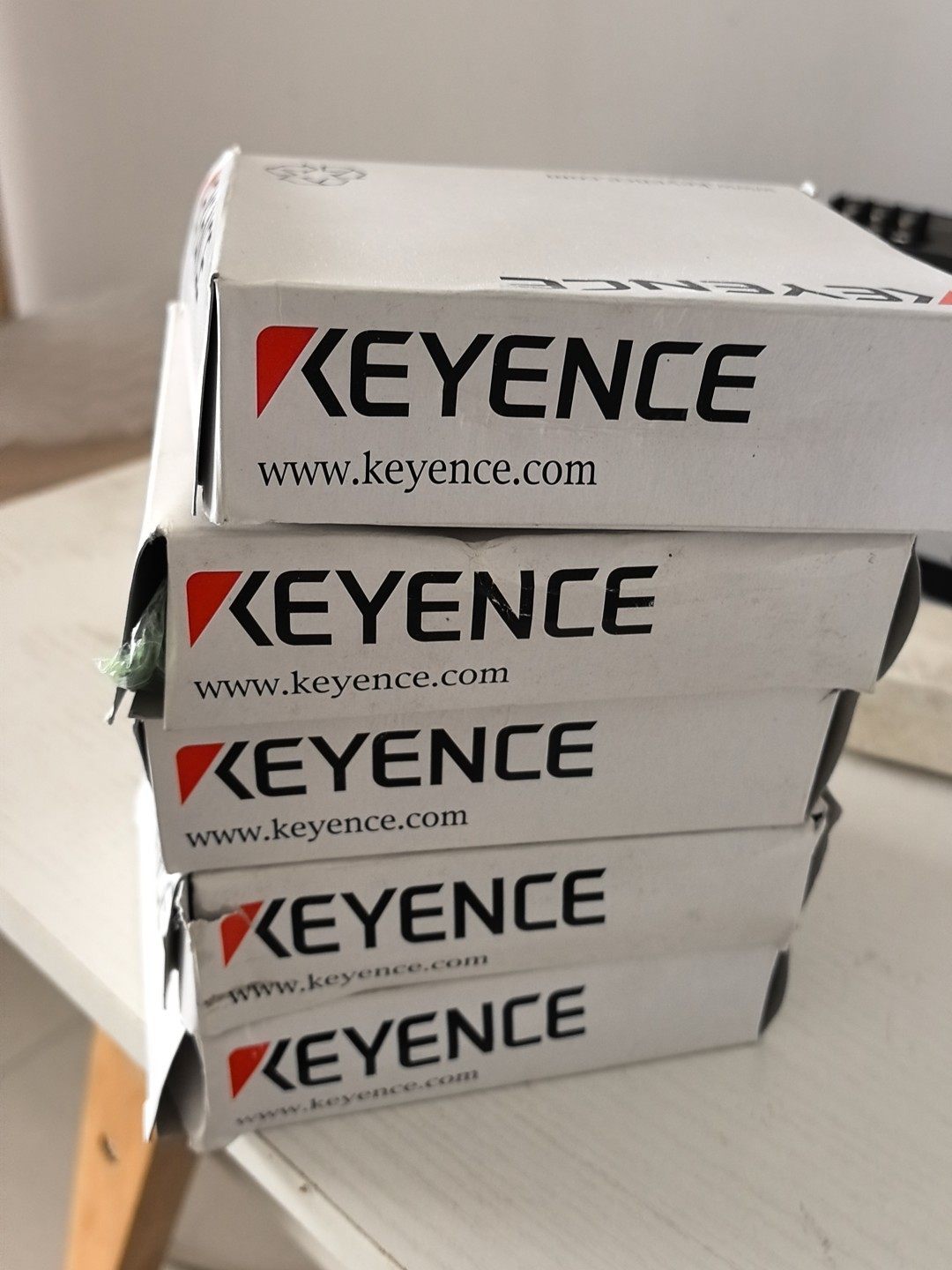 基恩士传感器，   LR-ZB100N  原装正品全新盒码一