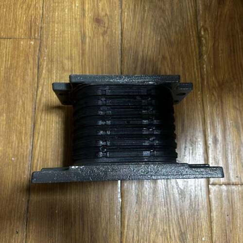 适用重汽豪沃汕德卡钢板支座橡胶支座胶墩520683豪沃胶墩