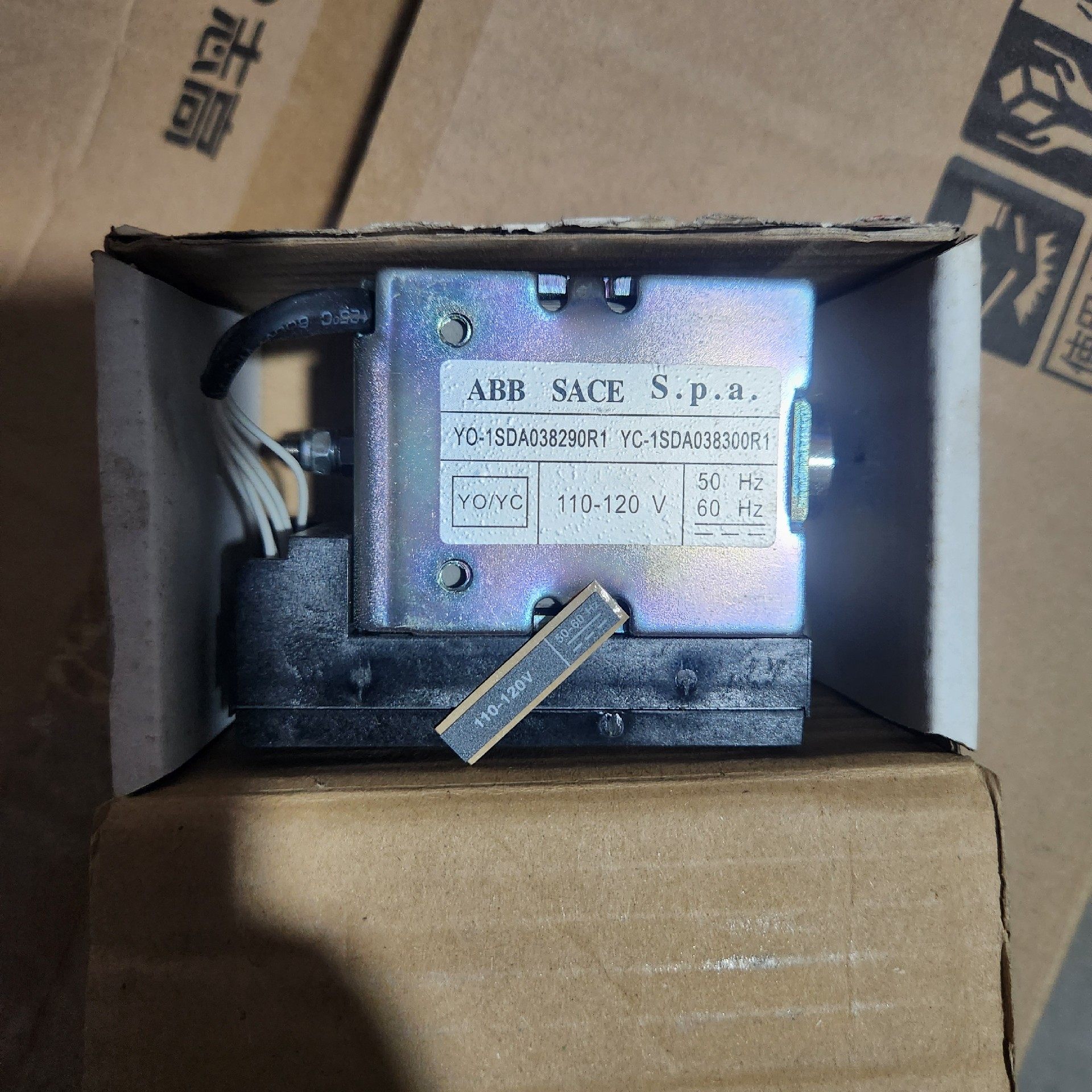 ABB 1SDA038290R1分闸合闸线圈110-120V