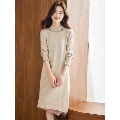 配大衣的针织连衣裙女2025新款今年流行爆款秋冬季中长款毛衣裙子