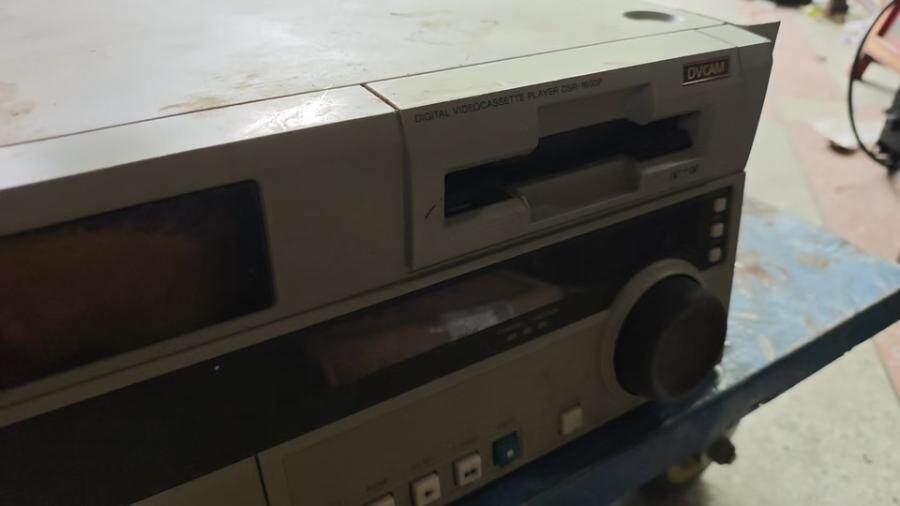 4月20日北京【京械5623】单位淘汰报废处置sony专业录像机一台网络拍卖公告