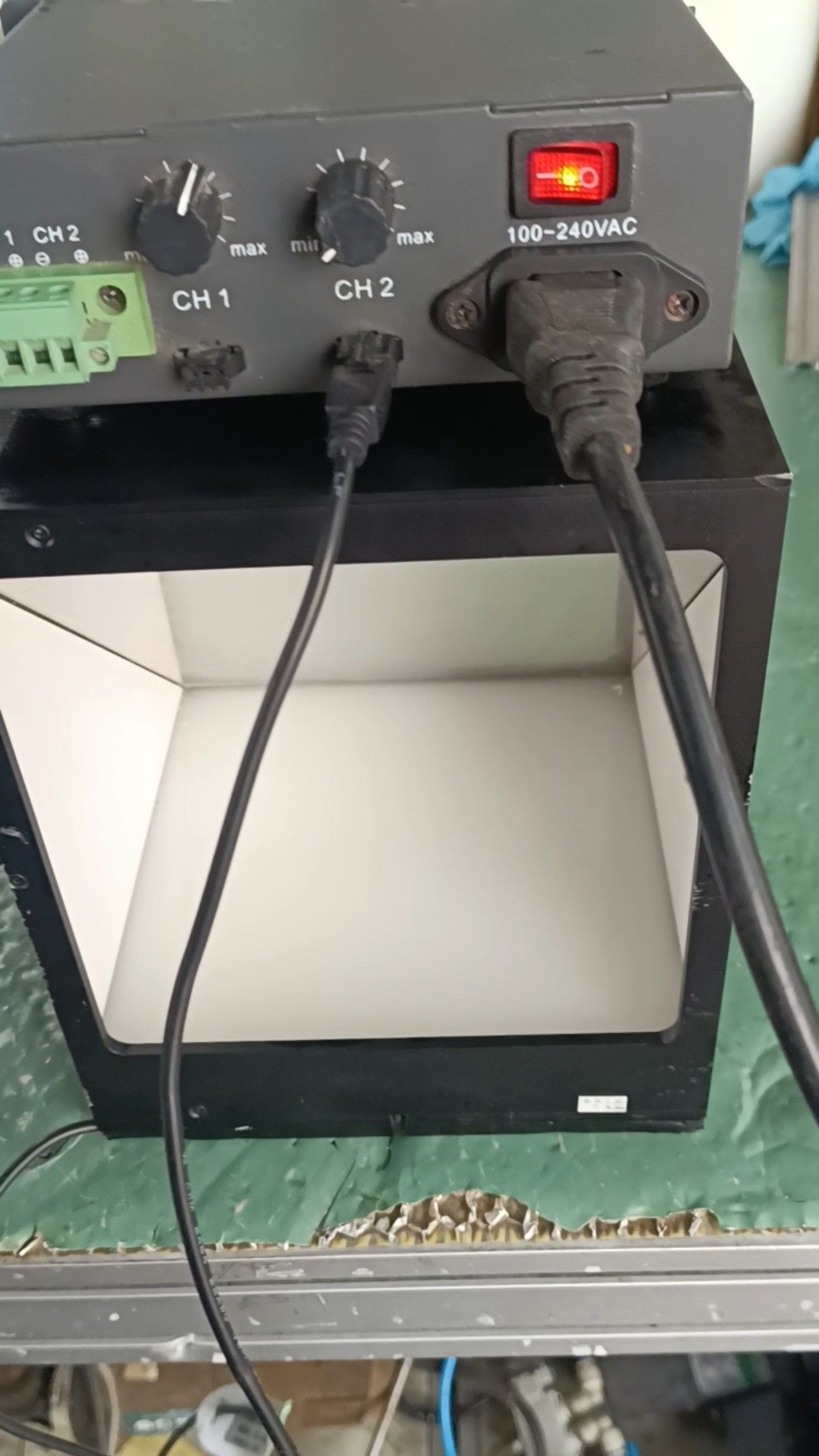 工业视觉光源加光源控制器一套，光源型号YLIZ2D150W-